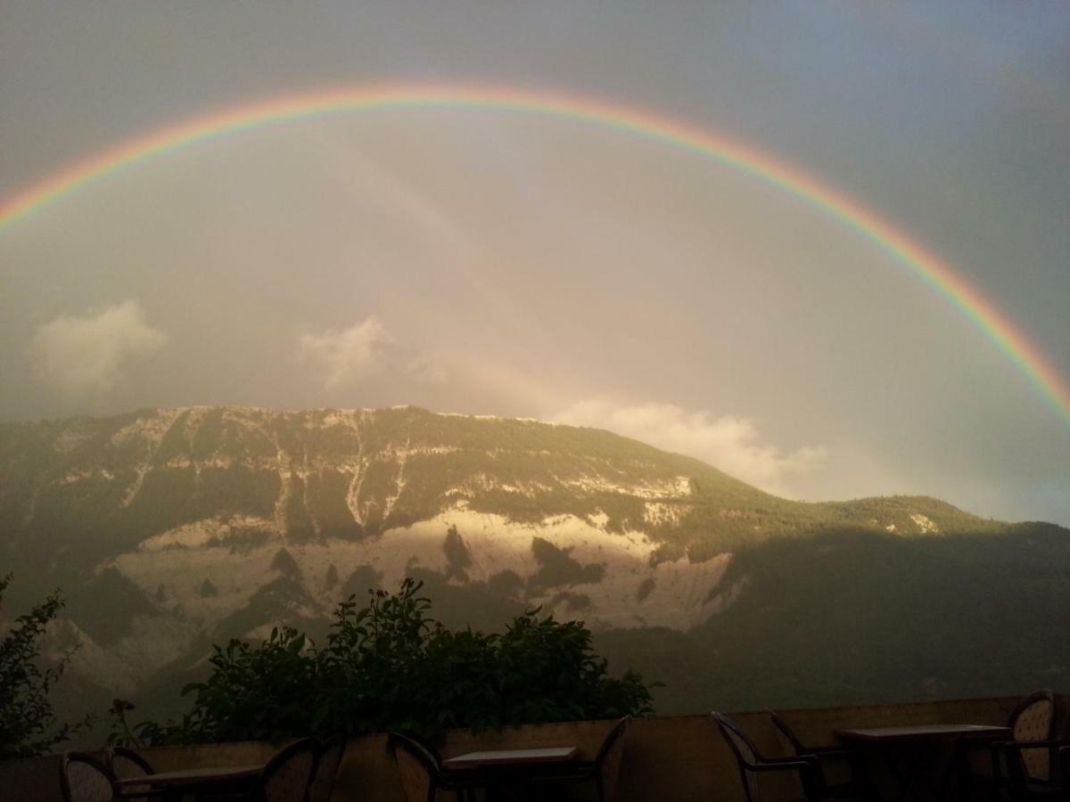 Mas Du Colombier Bed and Breakfast Saint-André-les-Alpes Buitenkant foto